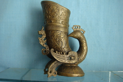 方寸間的酒器風(fēng)華 保定市酒器文化協(xié)會郵票中的孔雀銅酒杯